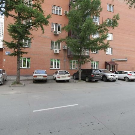 Dachny Hostel На Метро "Заельцовская" Novosibirsk Eksteriør billede